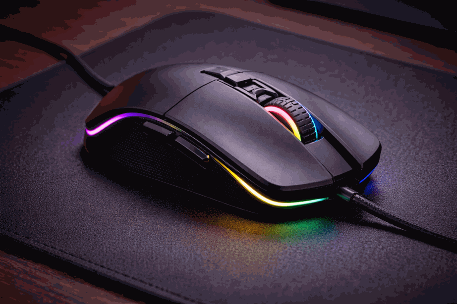 Mouse moderno sobre escritorio