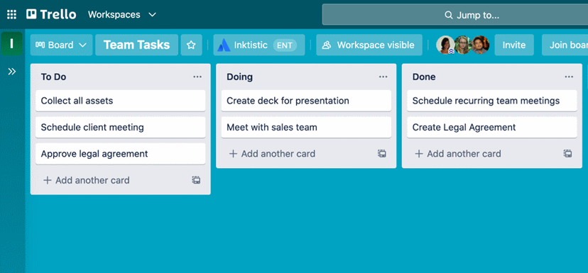 Tablero Trello digital con etiquetas por prioridad